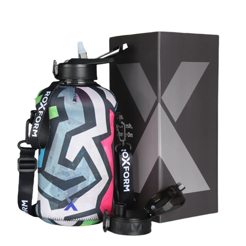 Roxform Suluk Matara 2200 ml, Premium PP Malzeme, Sağlıklı BPA & BPS İçermez, Kılıflı, Çift Kapaklı, Koku Yapmaz, Sızdırmaz ve Dayanıklı, Renkli Grafik Kılıf, Siyah - 1