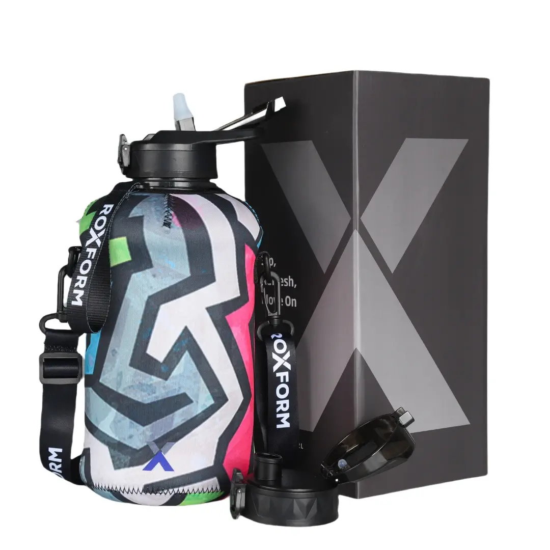 Roxform Suluk Matara 2200 ml, Premium PP Malzeme, Sağlıklı BPA & BPS İçermez, Kılıflı, Çift Kapaklı, Koku Yapmaz, Sızdırmaz ve Dayanıklı, Renkli Grafik Kılıf, Siyah - 1